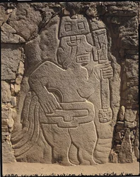 Stela representando um guerreiro segurando um clube, Chavin Culture